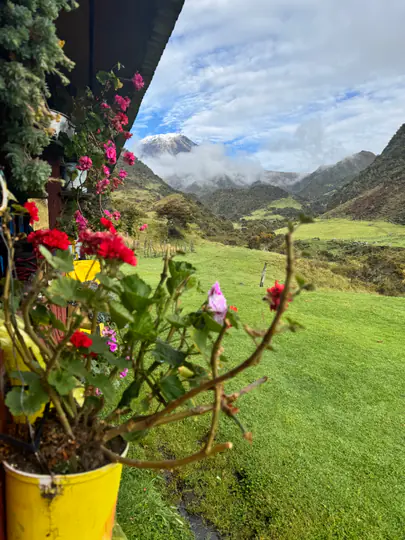 Paisaje de montaña en una experiencia Kora