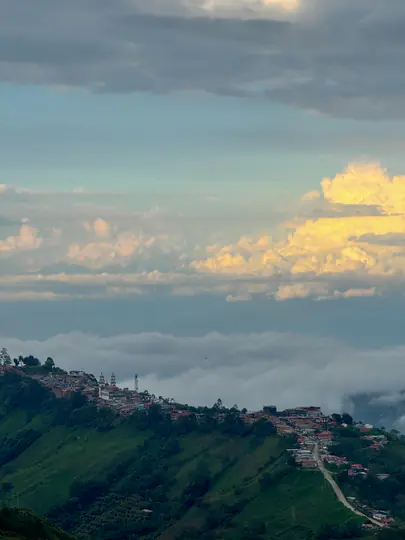 Paisaje de montaña en una experiencia Kora